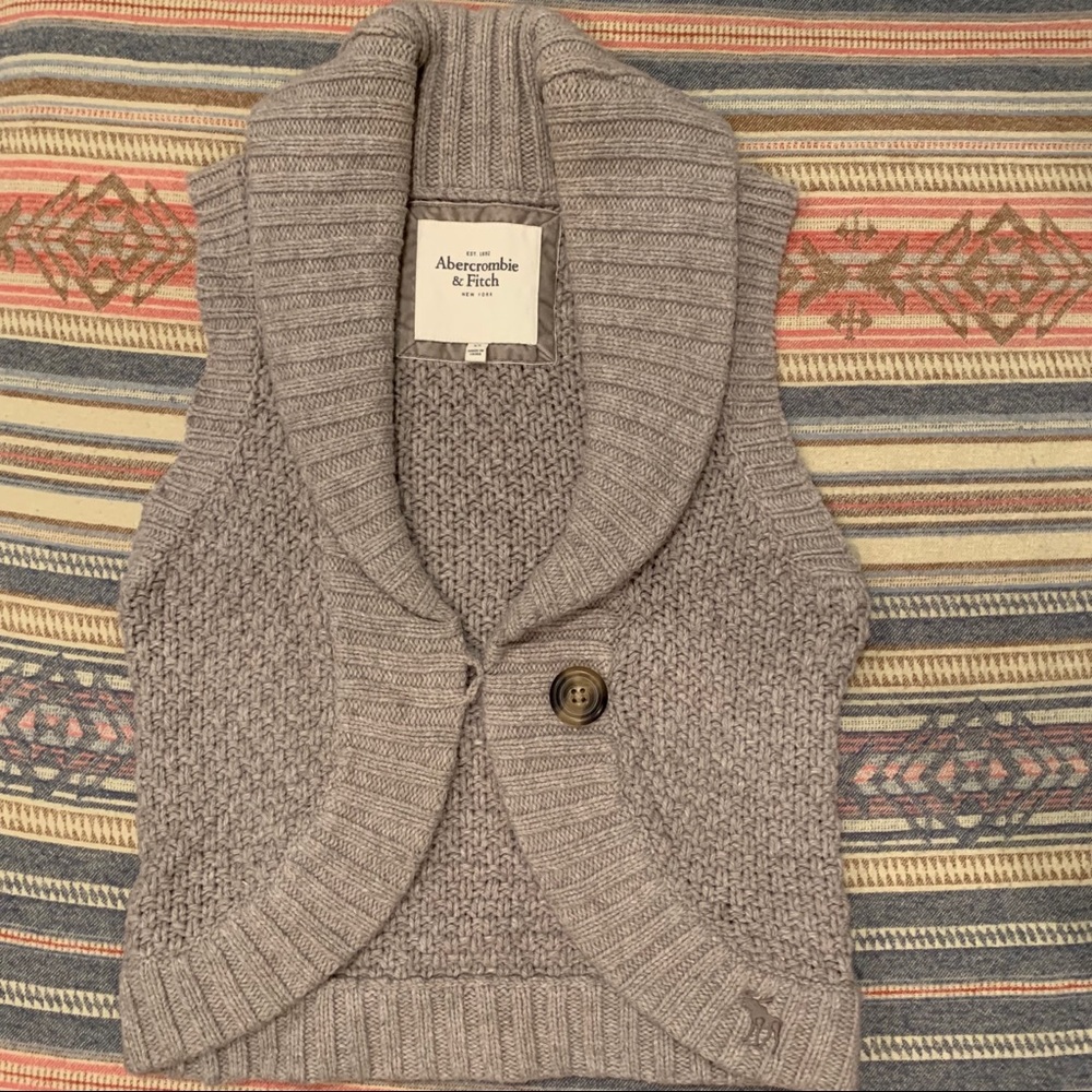 Abercrombie & Fitch Sweater Vest tan xs great condition a must have